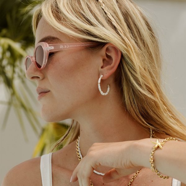 Puka Shell Hoop Studs Gold Rabatt – Bild 2